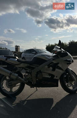Спортбайк Kawasaki Ninja ZX-6R 2000 в 