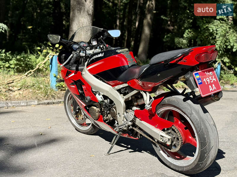 Спортбайк Kawasaki Ninja ZX-6R 2001 в Виннице
