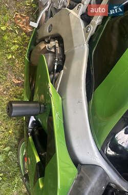 Спортбайк Kawasaki Ninja ZX-6R 2001 в  фото 7 Спортбайк Kawasaki Ninja ZX-6R 2001 в