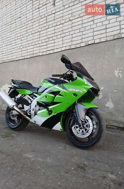 Спортбайк Kawasaki Ninja ZX-6R 2001 в 
