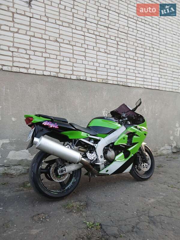Спортбайк Kawasaki Ninja ZX-6R 2001 в 