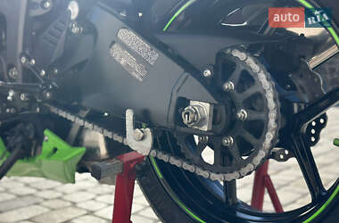 Спортбайк Kawasaki Ninja ZX-6R 2010 в 