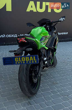 Спортбайк Kawasaki Ninja 2023 в 