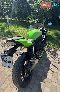 Спортбайк Kawasaki Ninja 2012 в 