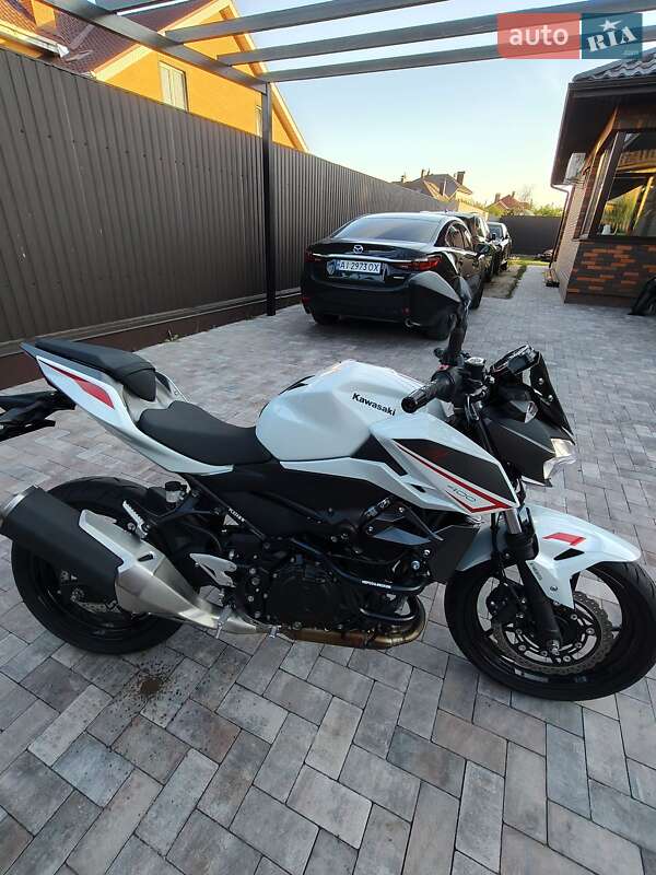 Kawasaki Z 400 2021