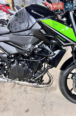 Мотоцикл Без обтекателей (Naked bike) Kawasaki Z 400 2021 в 