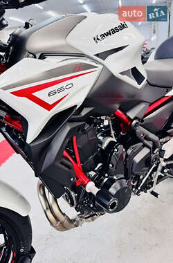 Спортбайк Kawasaki Z 650 2022 в 