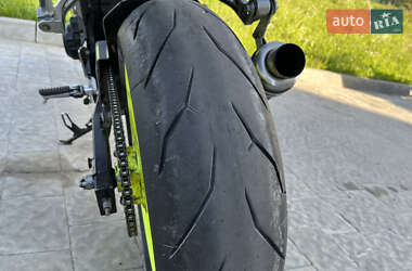 Спортбайк Kawasaki Z 750R 2004 в 