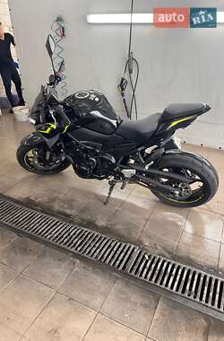 Мотоцикл Без обтекателей (Naked bike) Kawasaki Z900 2024 в 
