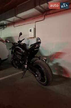 Мотоцикл Без обтекателей (Naked bike) Kawasaki Z900 2024 в 