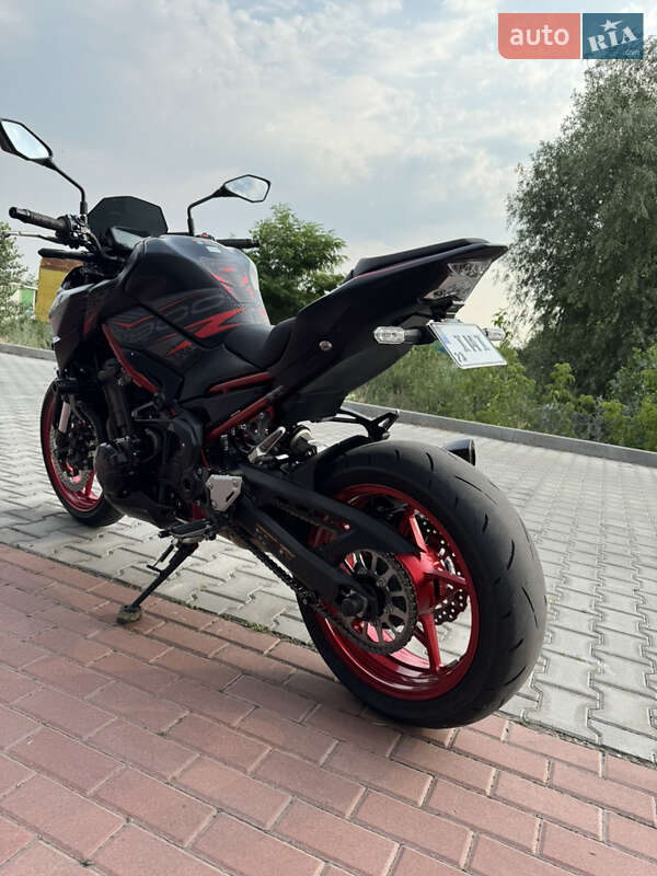 Мотоцикл Без обтекателей (Naked bike) Kawasaki Z900 2021 в Киеве
