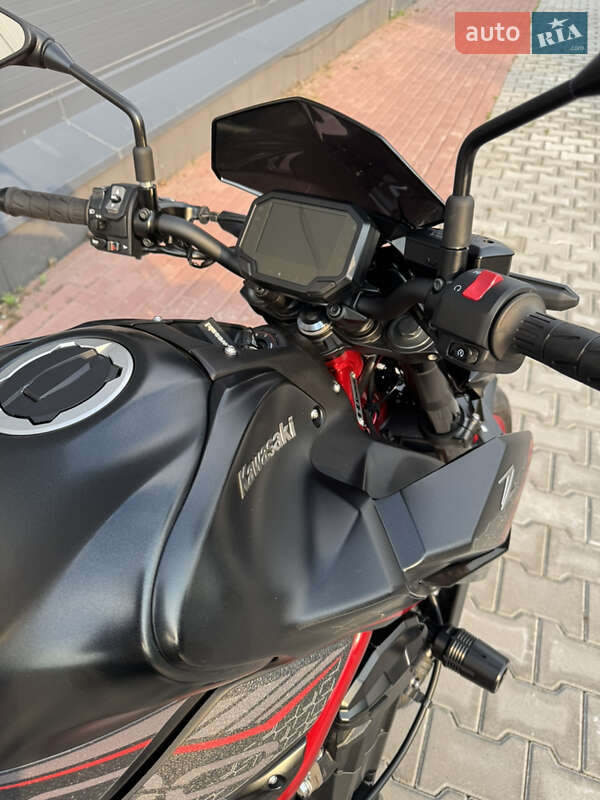 Мотоцикл Без обтекателей (Naked bike) Kawasaki Z900 2021 в Киеве