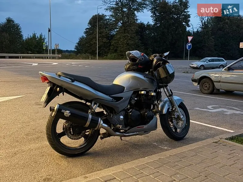 Kawasaki ZR 2003