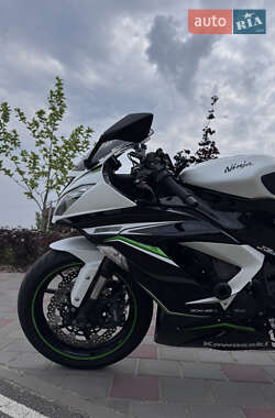 Спортбайк Kawasaki ZX 6R 2013 в 