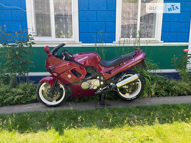 Спортбайк Kawasaki ZZR 400 1992 в Нерубайське
