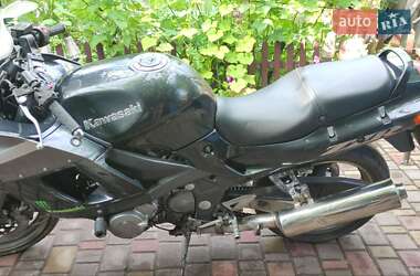 Мотоцикл Спорт-туризм Kawasaki ZZR 400 2004 в 