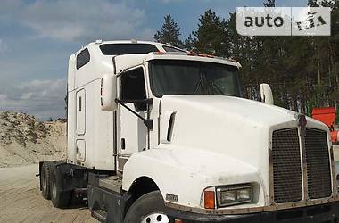 Тягач Kenworth Т-600 2003 в 