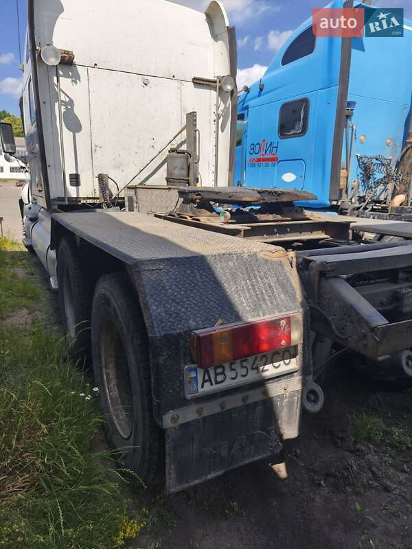 Тягач Kenworth T2000 2002 в Калиновке