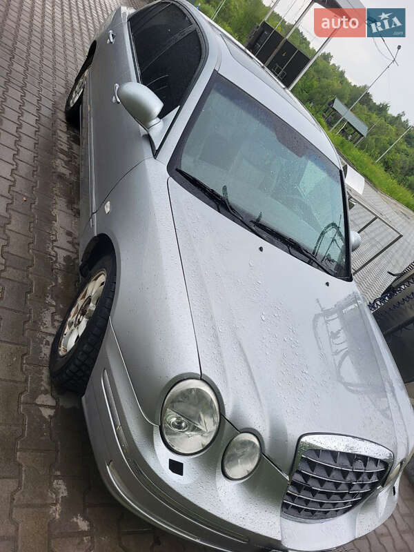 Седан Kia Amanti 2005 в Львове