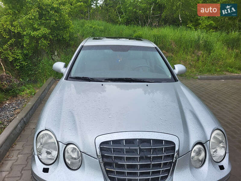 Седан Kia Amanti 2005 в Львове