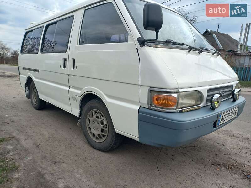 Минивэн Kia Besta 1998 в Решетиловке