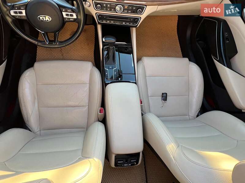 Седан Kia Cadenza 2017 в Харькове