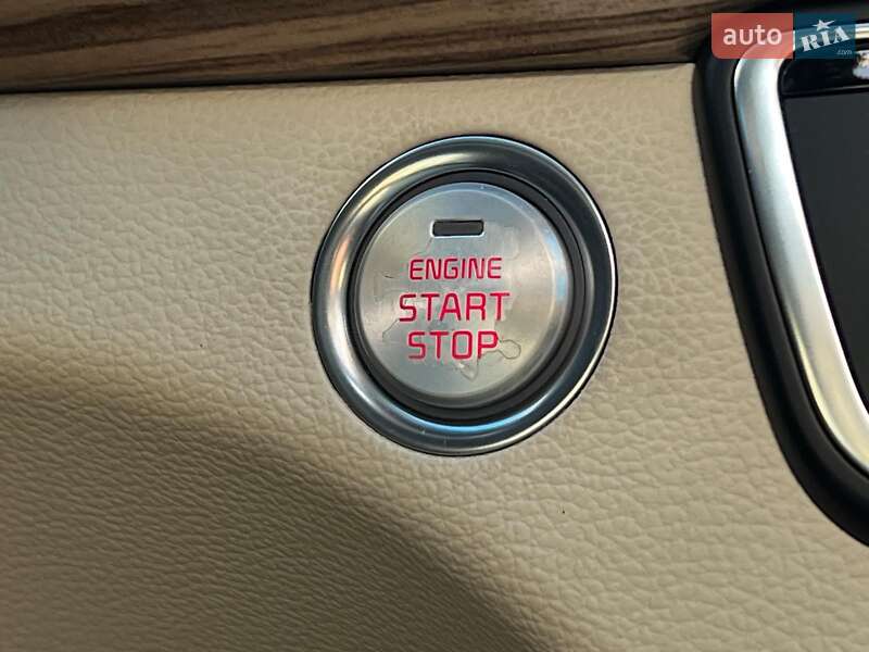 Седан Kia Cadenza 2017 в Харькове