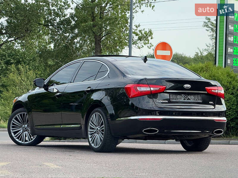 Седан Kia Cadenza 2013 в Дрогобыче