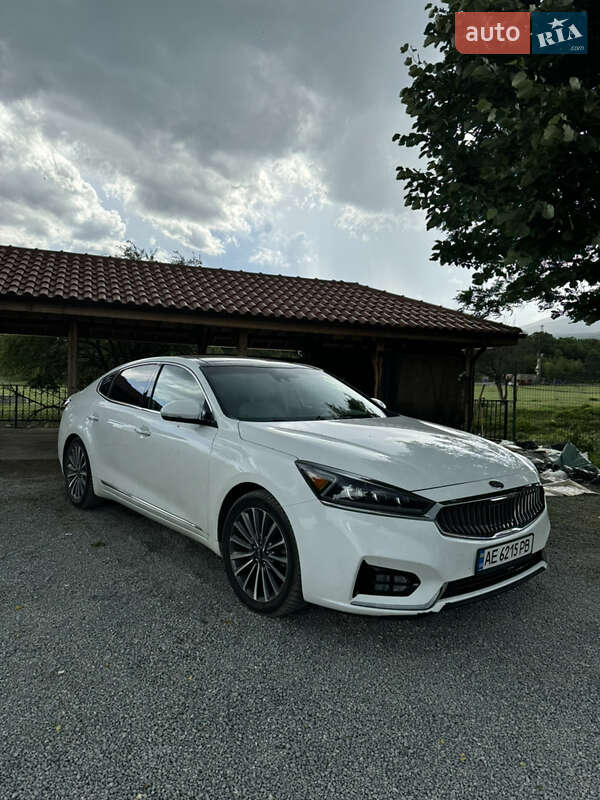 Седан Kia Cadenza 2017 в Днепре