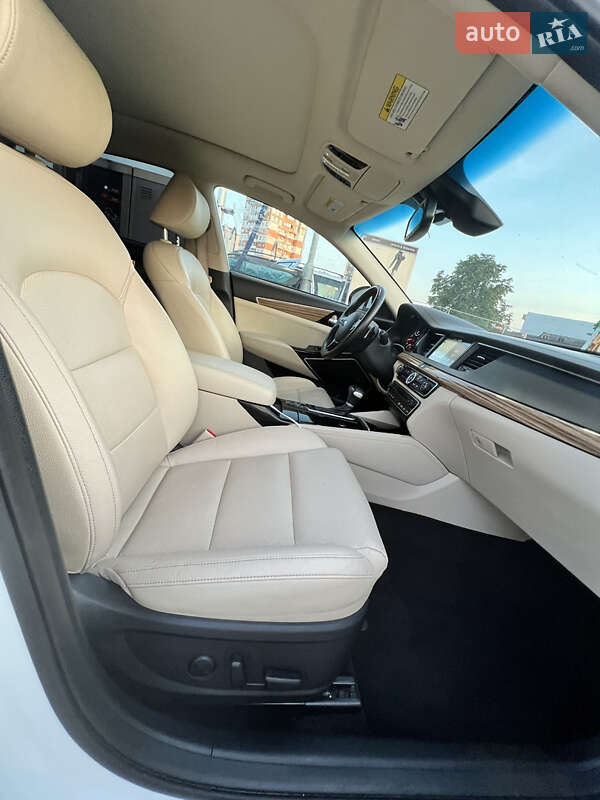 Седан Kia Cadenza 2017 в Днепре