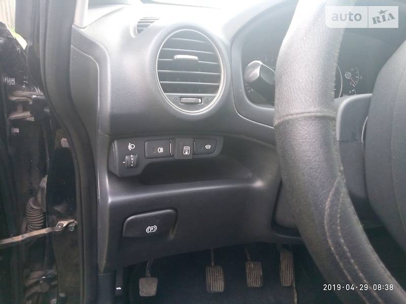 Позашляховик / Кросовер Kia Carens 2008 в Києві