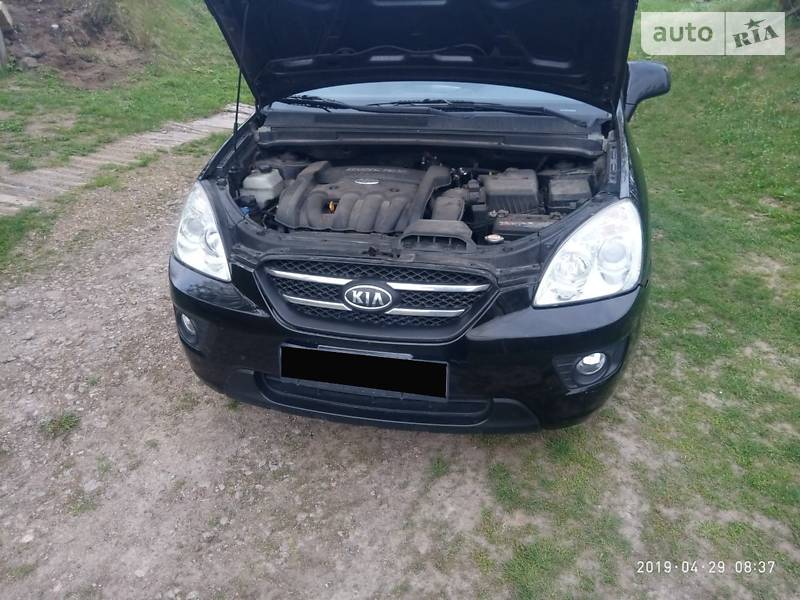 Позашляховик / Кросовер Kia Carens 2008 в Києві