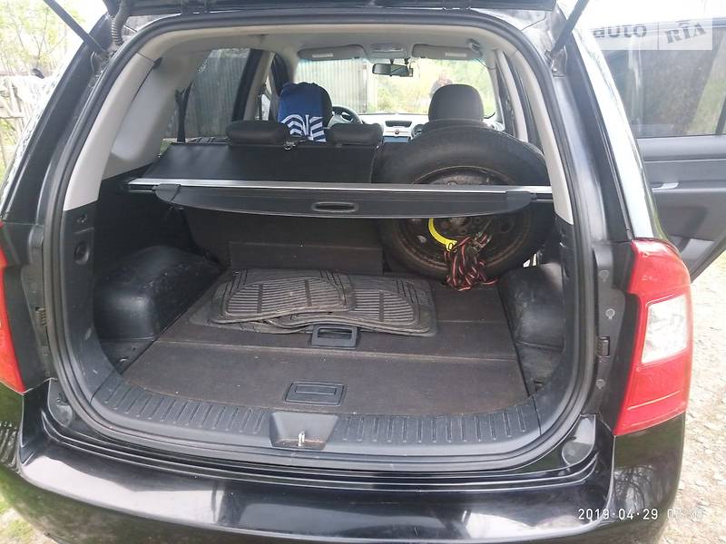Позашляховик / Кросовер Kia Carens 2008 в Києві