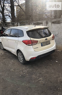 Седан Kia Carens 2015 в Киеве