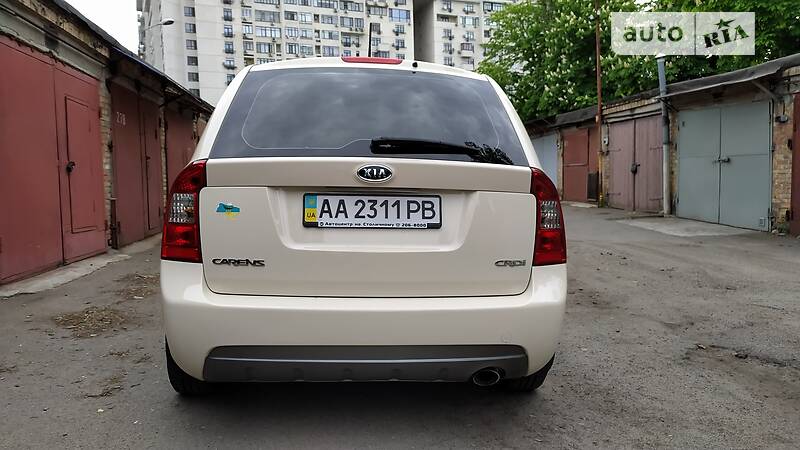 Минивэн Kia Carens 2011 в Киеве