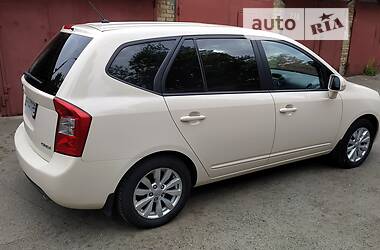 Минивэн Kia Carens 2011 в Киеве