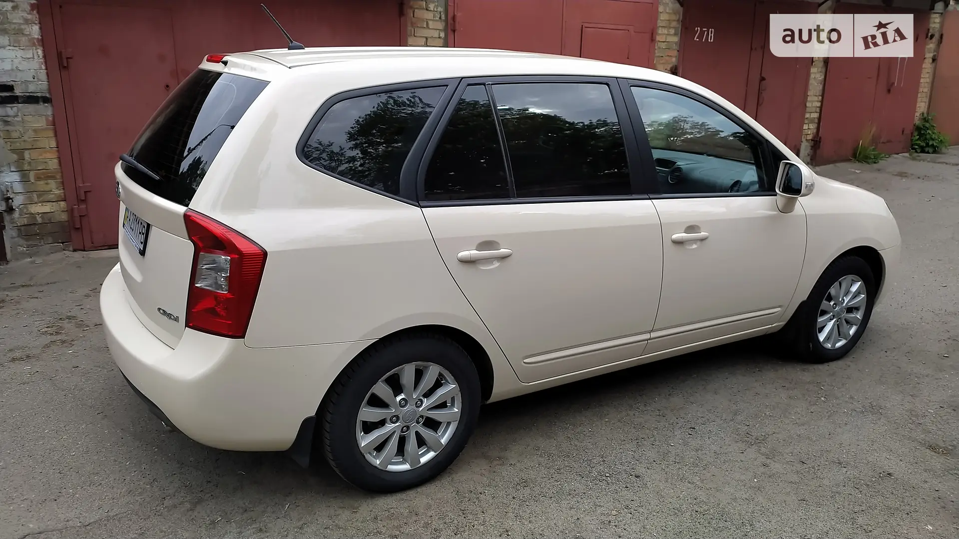 2011 Kia Carens - мініатюра 3