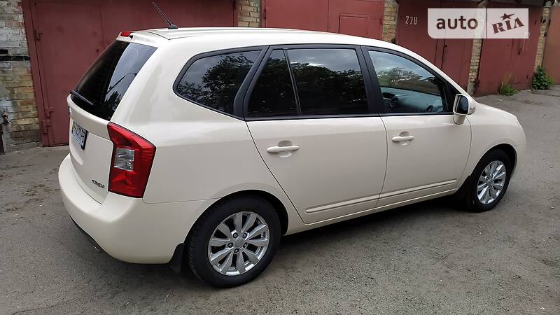 Минивэн Kia Carens 2011 в Киеве