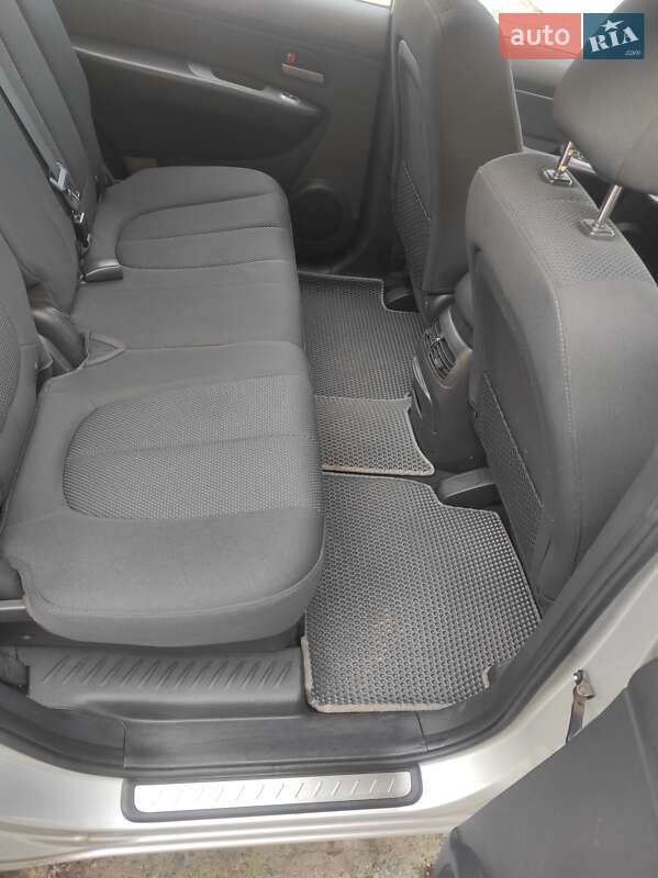Минивэн Kia Carens 2007 в Красилове