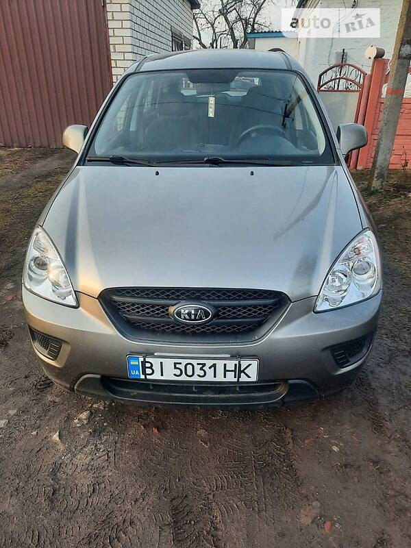 Минивэн Kia Carens 2008 в Полтаве