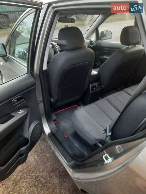 Минивэн Kia Carens 2008 в Полтаве