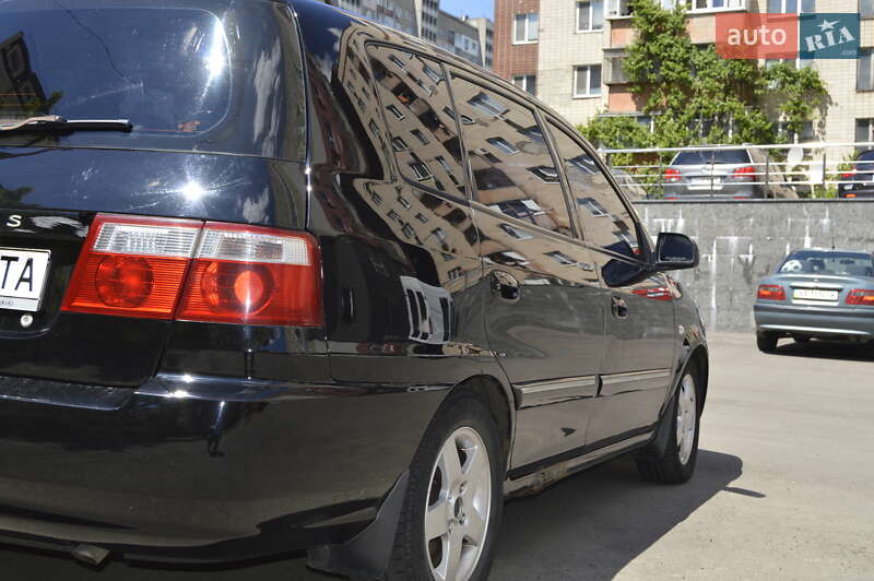 Мінівен Kia Carens 2005 в Києві