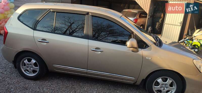 Минивэн Kia Carens 2008 в Броварах