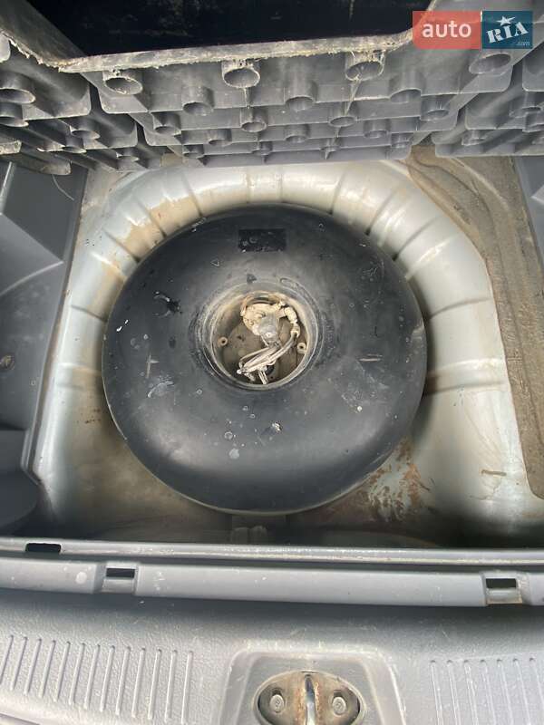 Минивэн Kia Carens 2003 в Новояворовске фото 14 Минивэн Kia Carens 2003 в Новояворовске