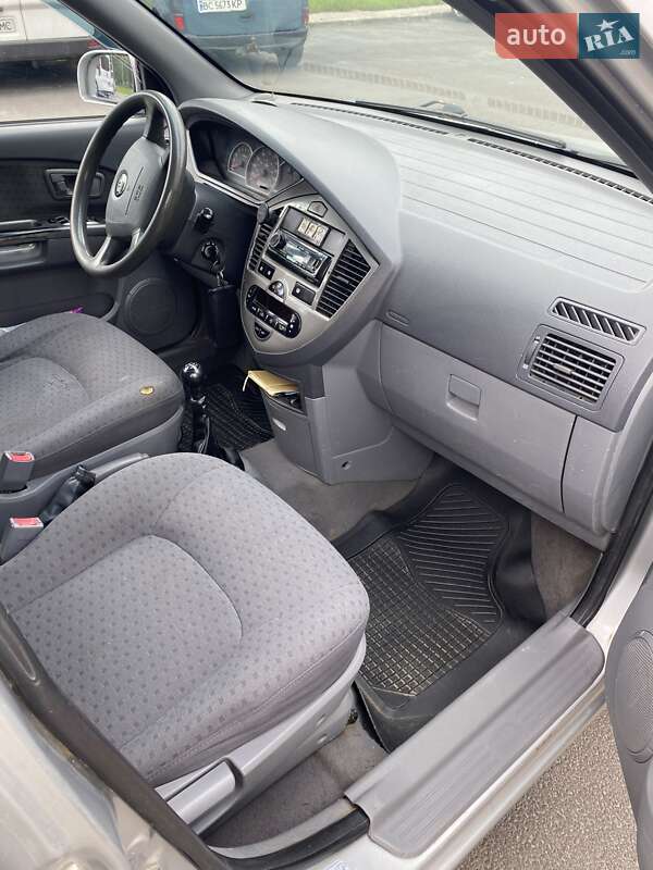 Минивэн Kia Carens 2003 в Новояворовске фото 19 Минивэн Kia Carens 2003 в Новояворовске