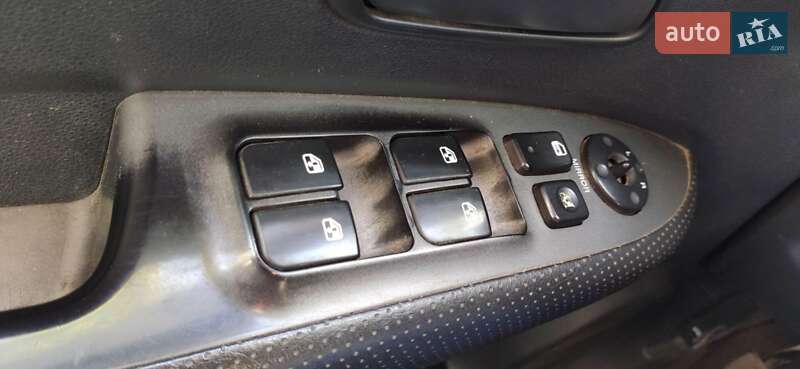 Мінівен Kia Carens 2007 в Києві