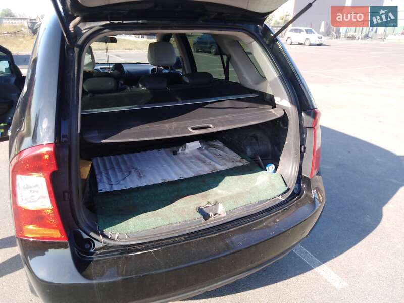 Минивэн Kia Carens 2008 в Киеве