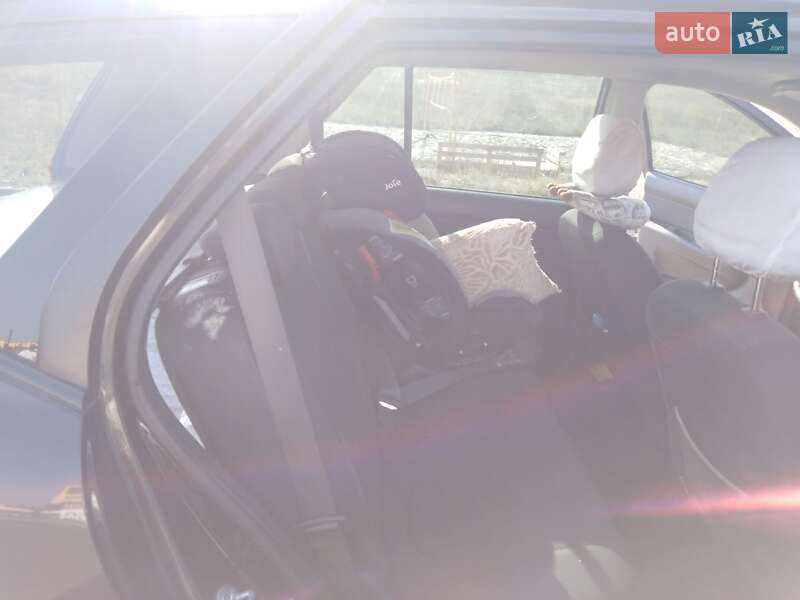 Минивэн Kia Carens 2008 в Киеве