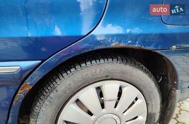 Мінівен Kia Carens 2002 в Чорноморську