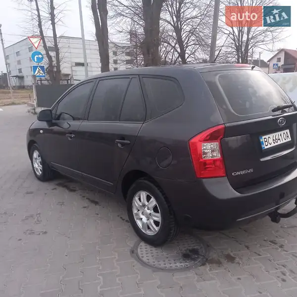 Kia Carens